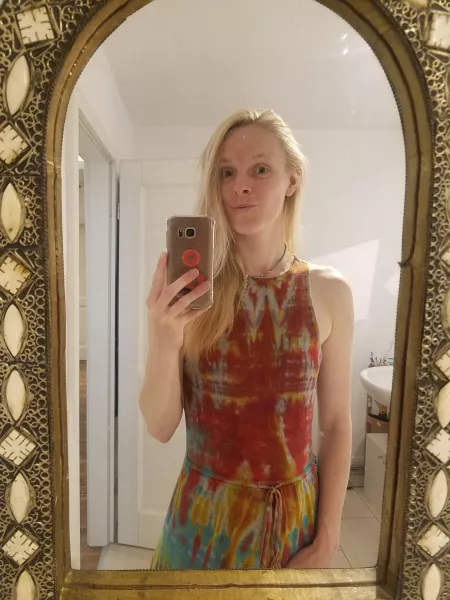 I'm giving reddit a new chance! I love this dress! Do you? Have a wonderful day today🤗