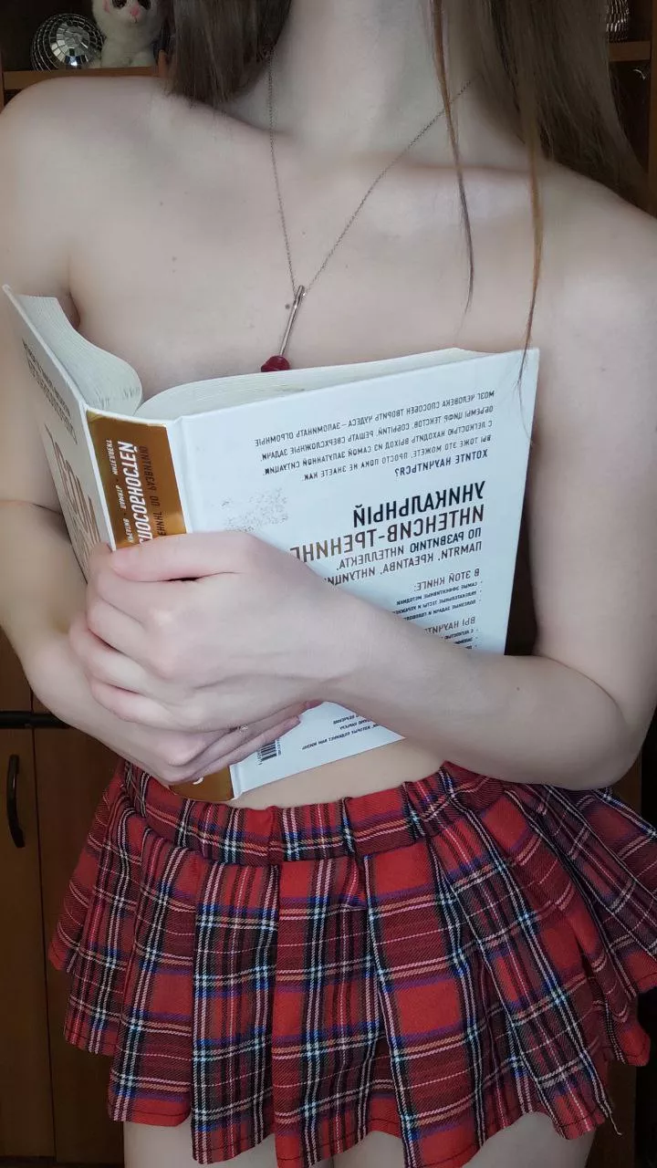 I'm going to read a book, and you're going to stick your hard cock in my buns, aren't you?🍆🍑💥 Come in soon, I'm ready.🤩 More in Link Below