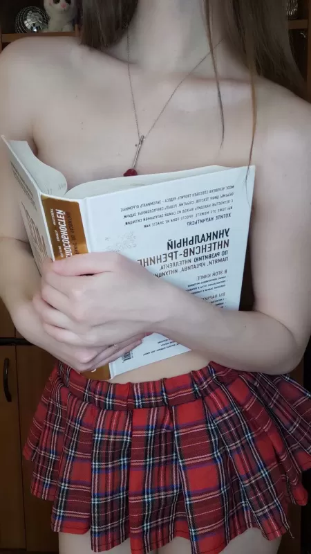 I'm going to read a book and you're going to stick your dick in my buns, aren't you?🍆🍑 Subscribe to me soon, I'm ready.😻👅💥Link below