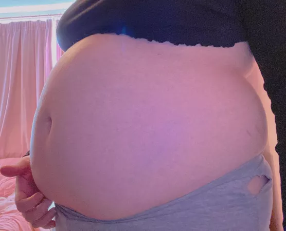 i’m gonna pop… how did my belly become so swollen? 😮‍💨