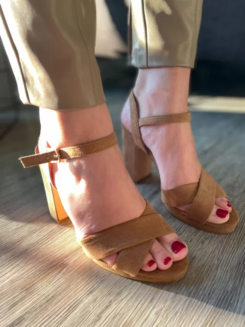 I'm new in the foot game. Do you like my feet?