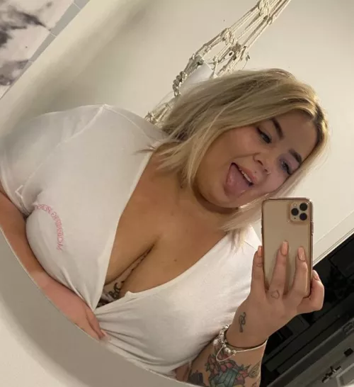 I'm so bored 😍😍😍😂😂😂 talk to me