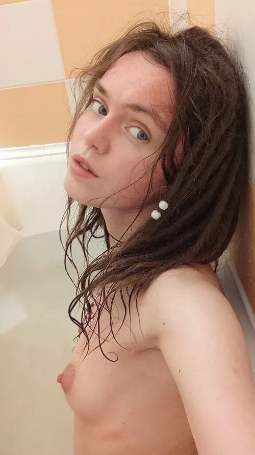 I'm so bored to wash alone