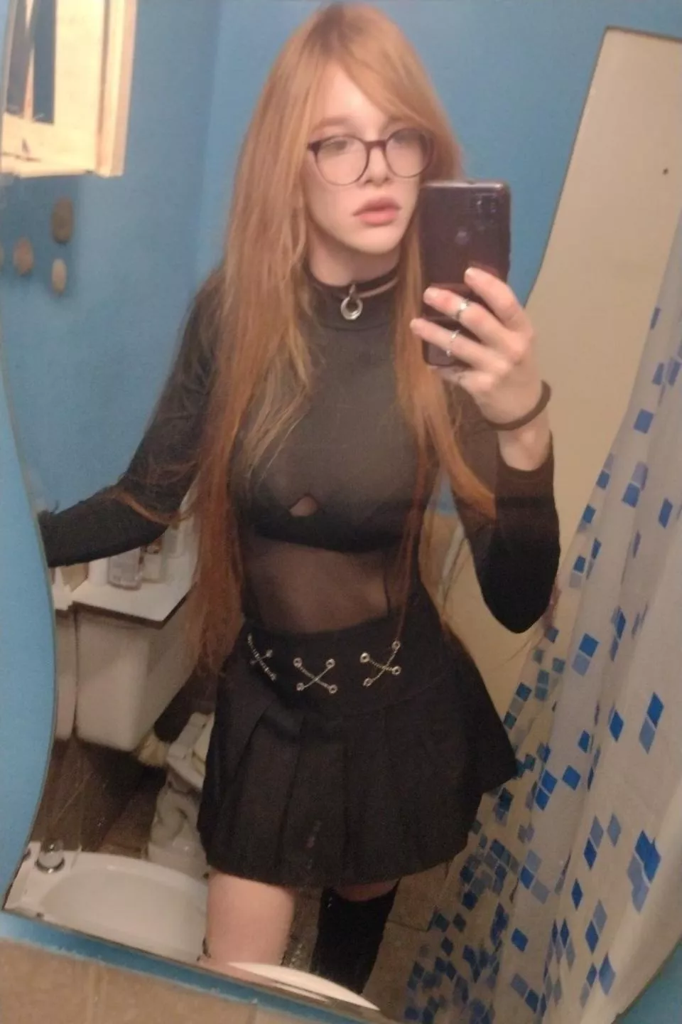 I'm still impressed with all the love you gave me to my latest post here. So I'll post another one with the same outfit. Mwah 😘