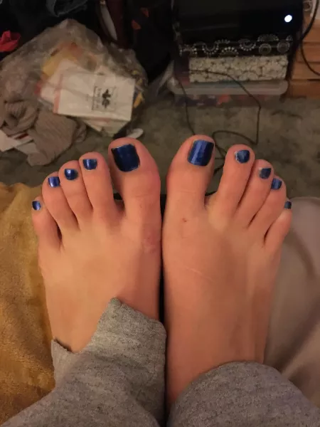 I’m very lucky to worship these toes and soles. I’m also a bad boy who isn’t allowed to touch them for a week.