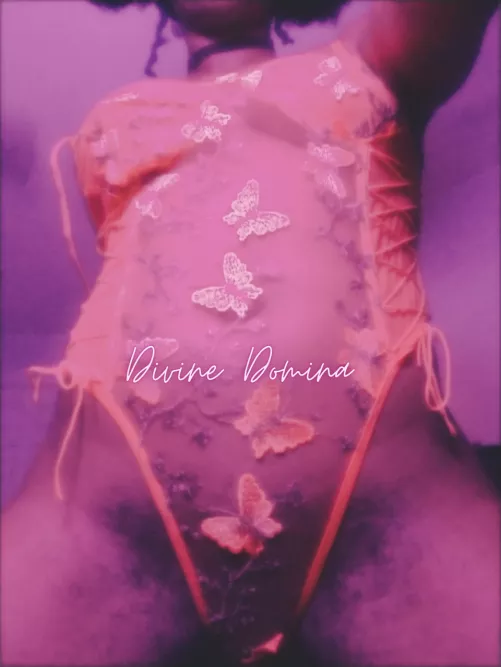 Imagine being smothered by Domina's divine Bush 🔥