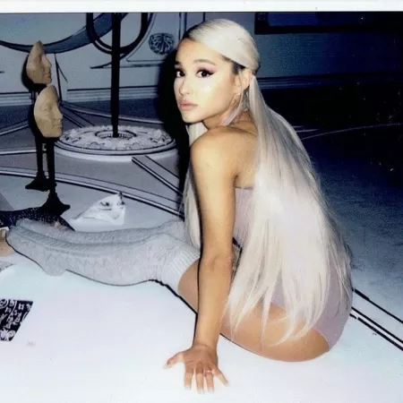 Imagine finding ariana like this 😍