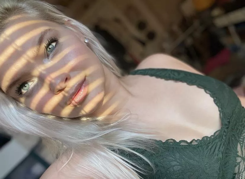 Imagine these eyes staring at you while I get sloppy on your cock! 🤤