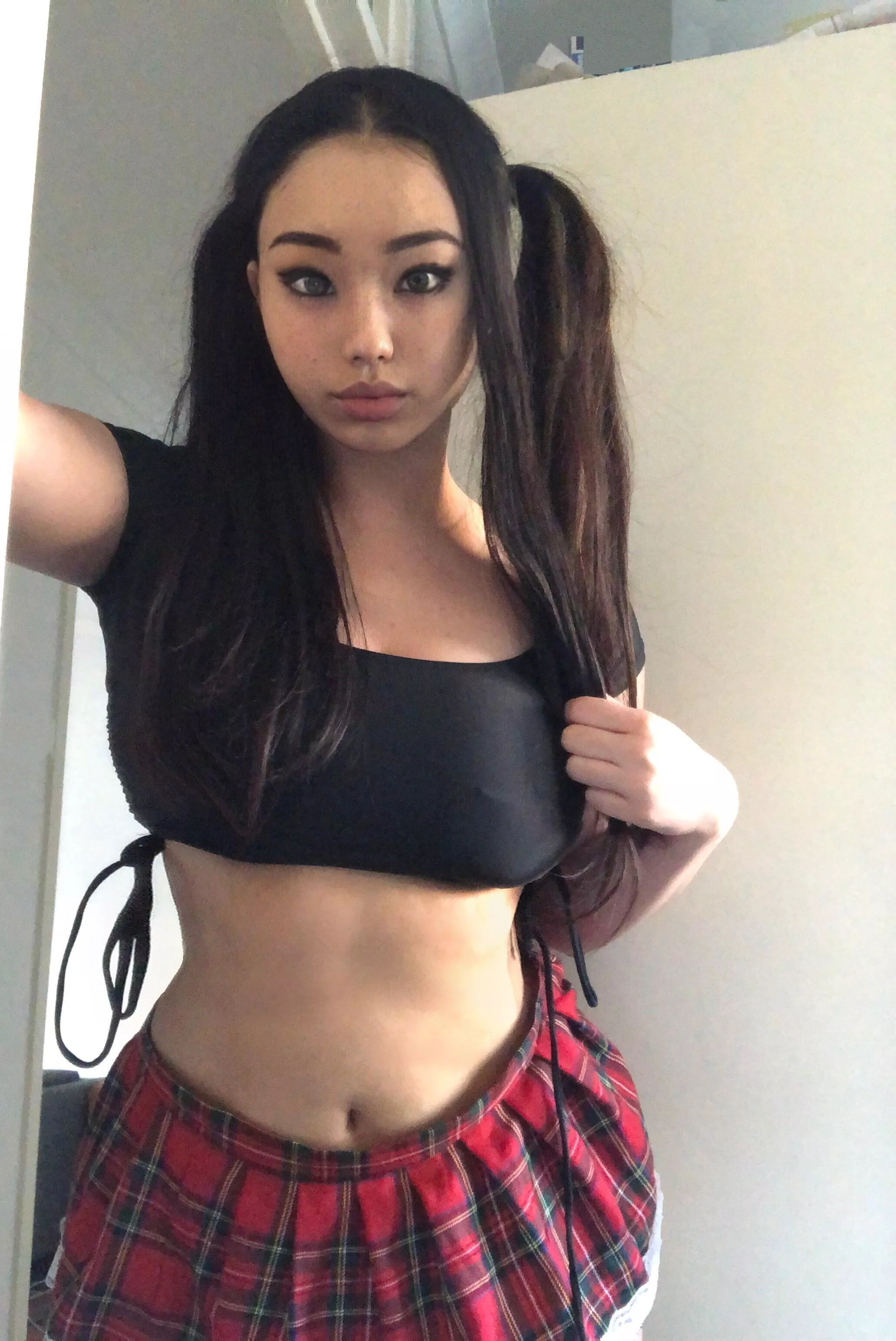 Is my belly buttons cute?❤️🥺