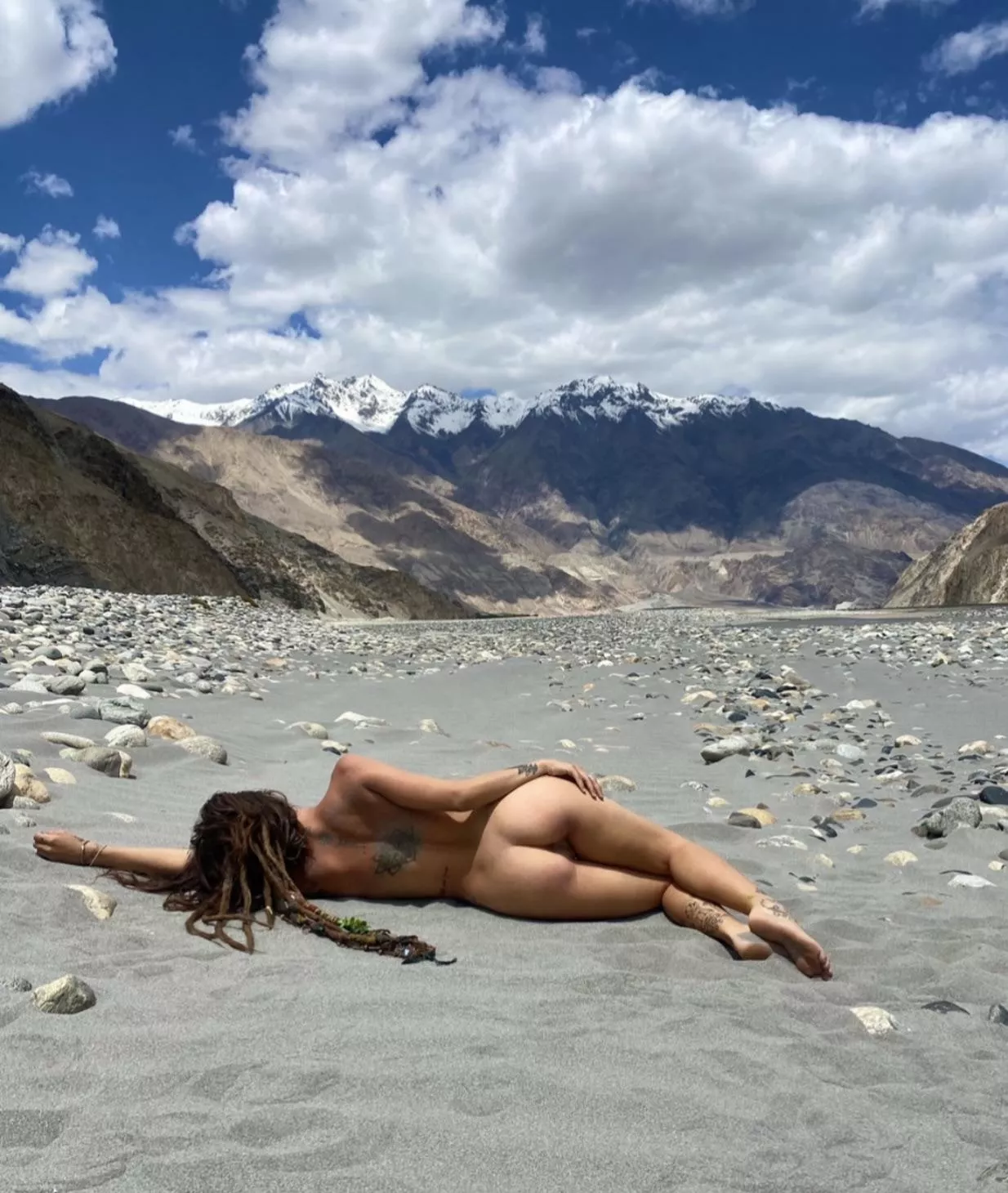 Is this the nudist beach? 😋