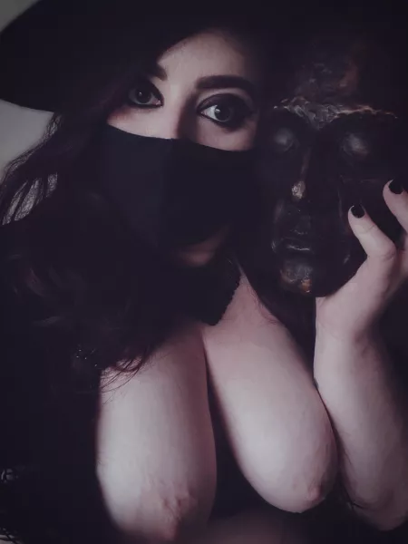 It may just be a very ghostly Spooktober with these areolas of mine...