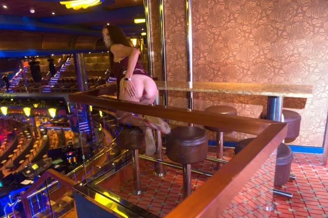 It would be so hot to know I was knocked up in public with a plug in my ass like the dirty slut I am...