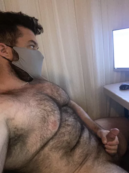 It’s 10PM and I still have lots of work to do. I wish you were here to help me relax and keep me company 😘