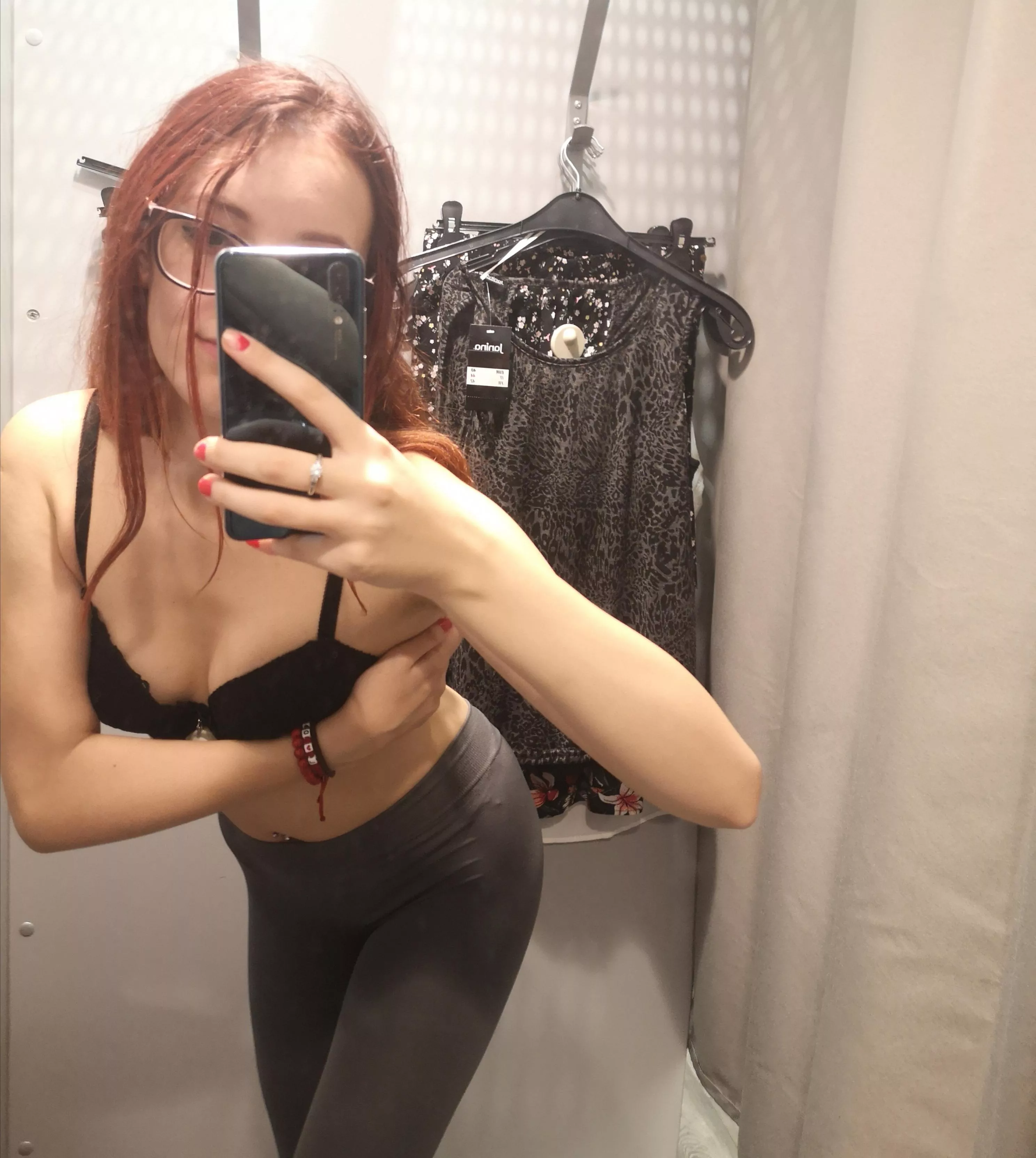 It's fun to go shopping without panties 😋