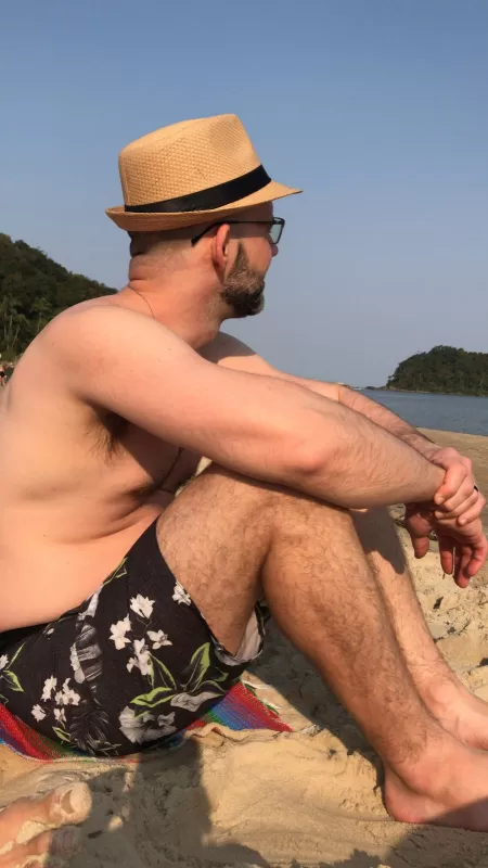 It's my cake day but I'm shy about showing my face. Hope the rest is enough to earn me some happy cake wishes 😋