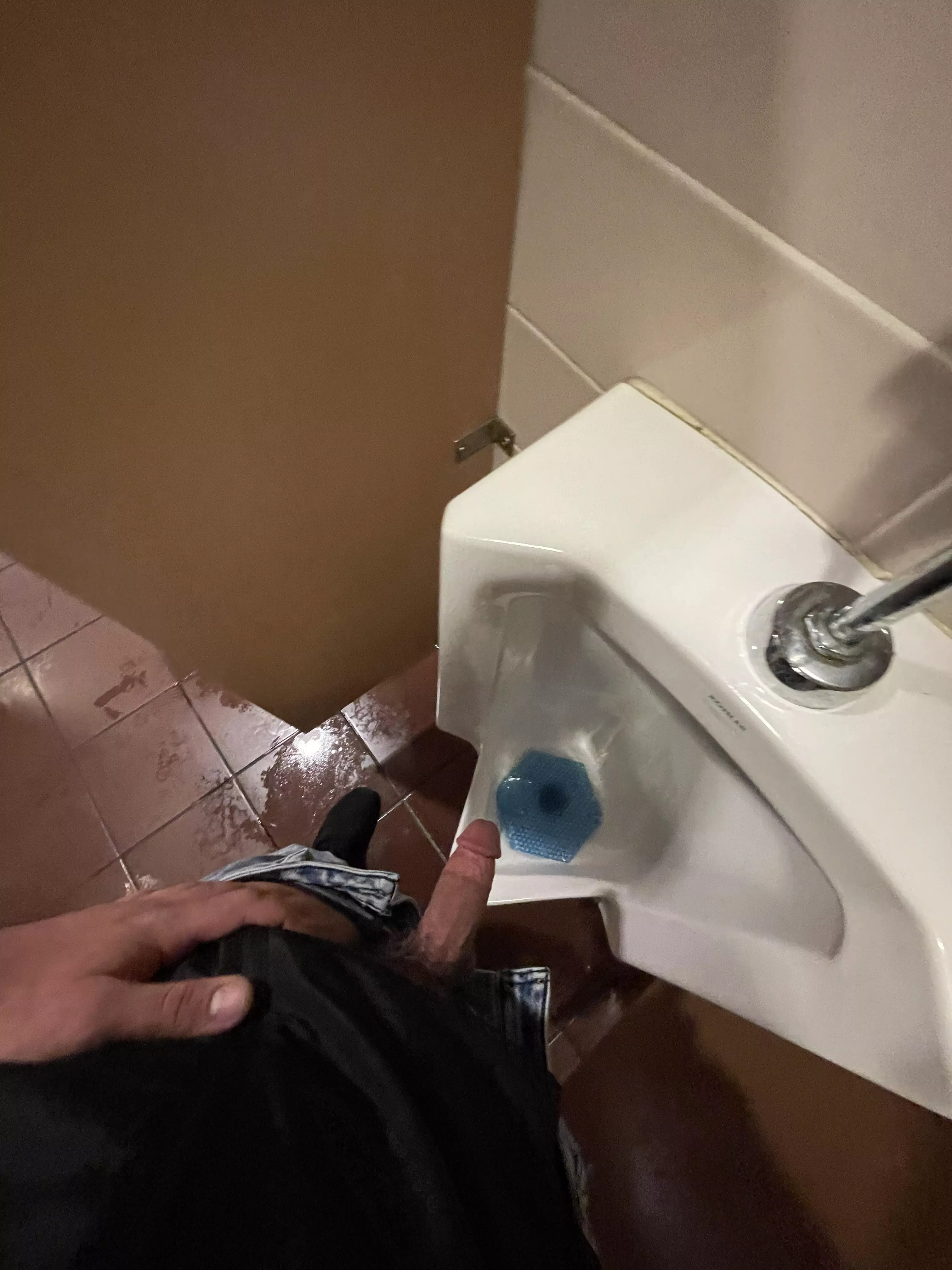 Itโs really interesting to see who will use the urinal right next to you when they catch a glimpse of your dick ๐
One guy in particular washed his hands at least 3 times and kept staring in the mirror Itโs really interesting to see who will use the urinal right next to you when they catch a glimpse of your dick ๐
One guy in particular washed his hands at least 3 times and kept staring in the mirror