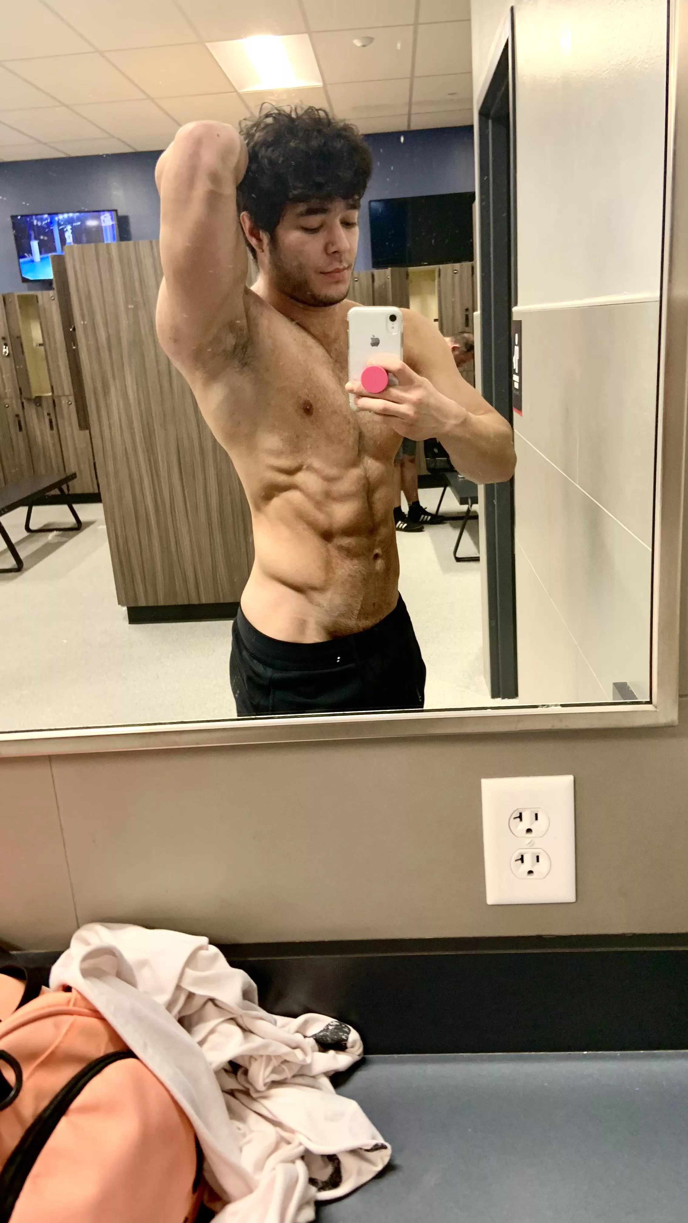 I’ve gotten asked for pics of my armpits a lot haha so let’s see if it gets some love here haha
