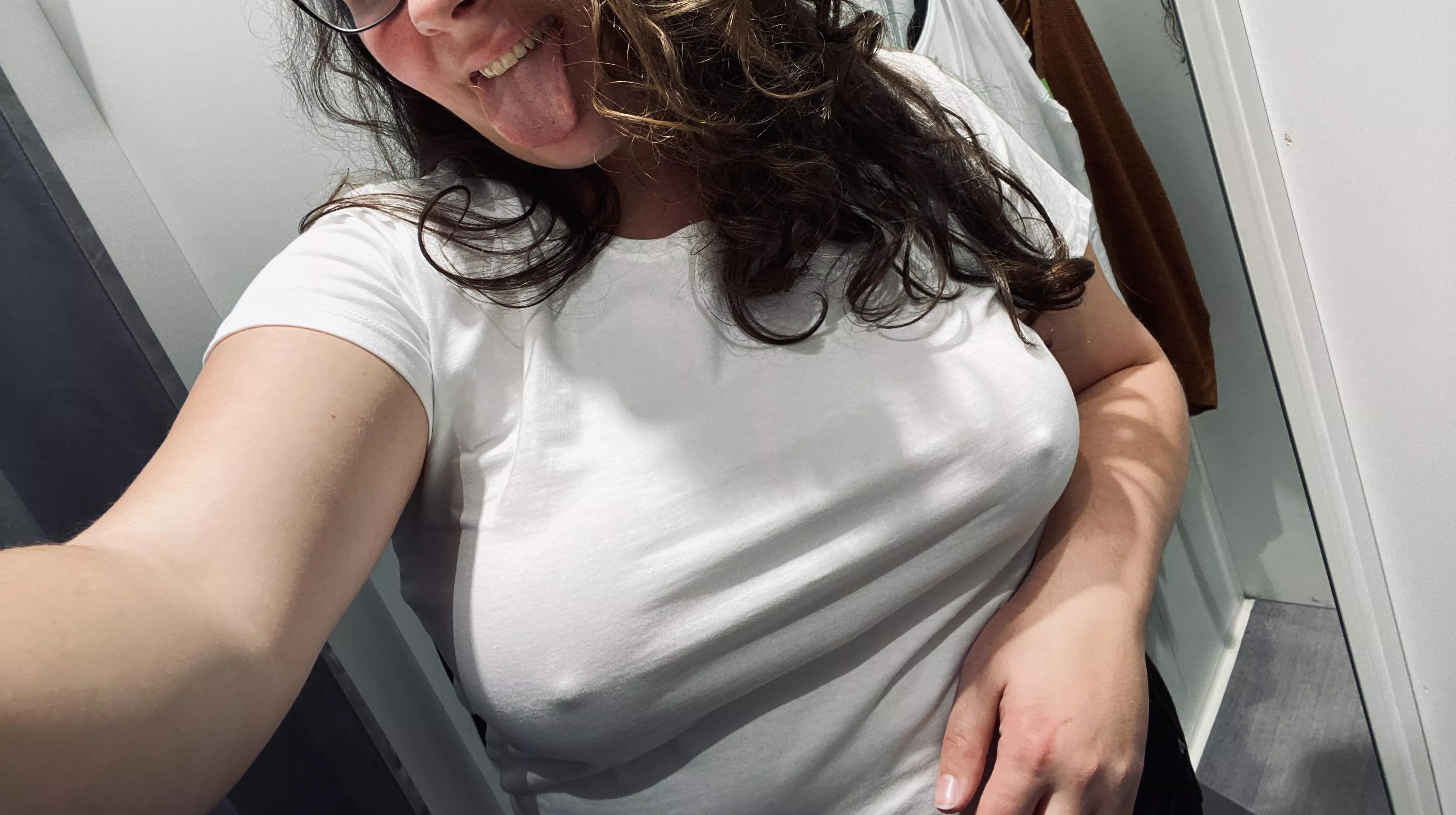 I’ve never liked white t-shirts, but I think I finally found the right way to wear them
