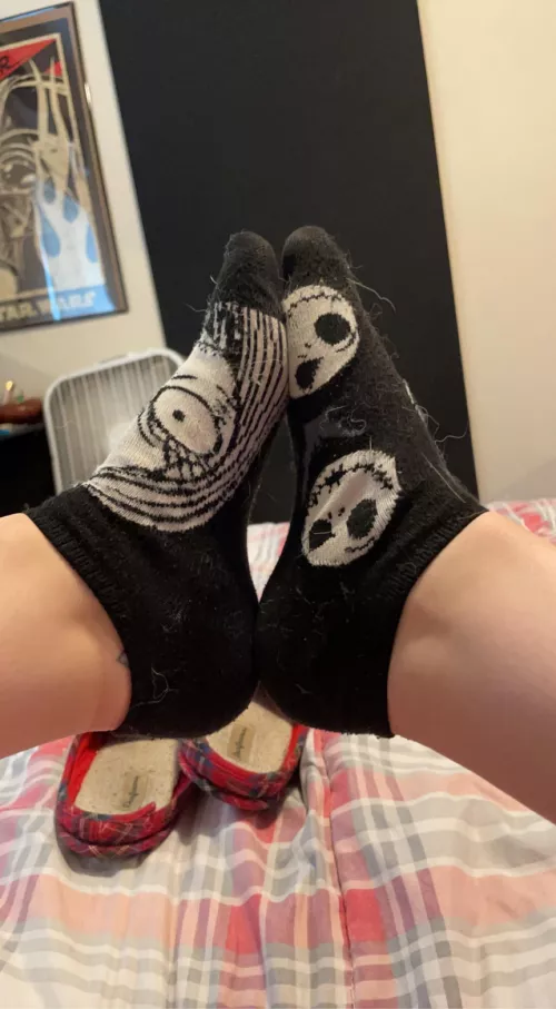 I’ve worn these for 6 days going on 7 tomorrow! DM me and I’ll make a pair for you 😘