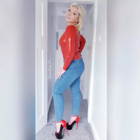 Jeans and latex catsuit | Found here: https://www.instagram.com/latexladyp/ Jeans and latex catsuit | Found here: https://www.instagram.com/latexladyp/
