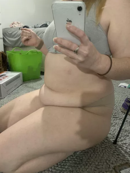 Jiggly big belly after eating donuts 🙊