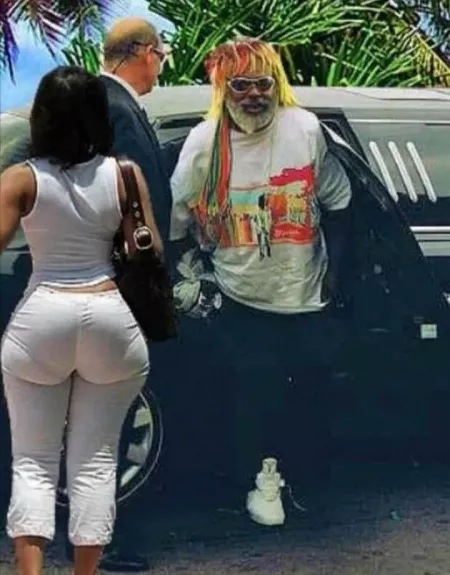 Just a picture of George Carlin and a beautiful ass