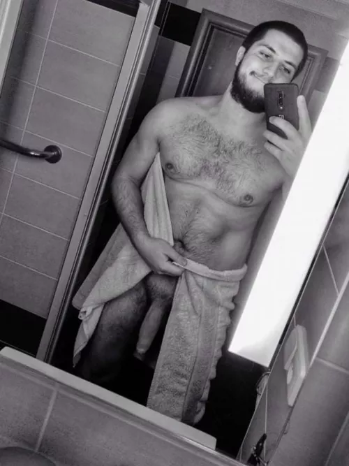 Just a regular single guy, nothing to see here [M]23, 6'7, 250lbs