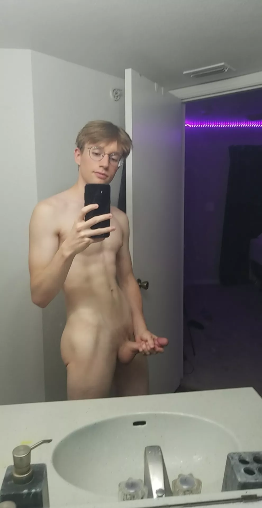 Just a twink trying to go twunk 👉👈