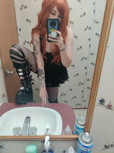 Just an emo vibing 🖤