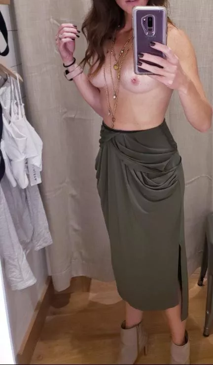 Just because I'm a mother of 3 doesn't mean I shouldn't take a topless selfie in the dressing room 😈