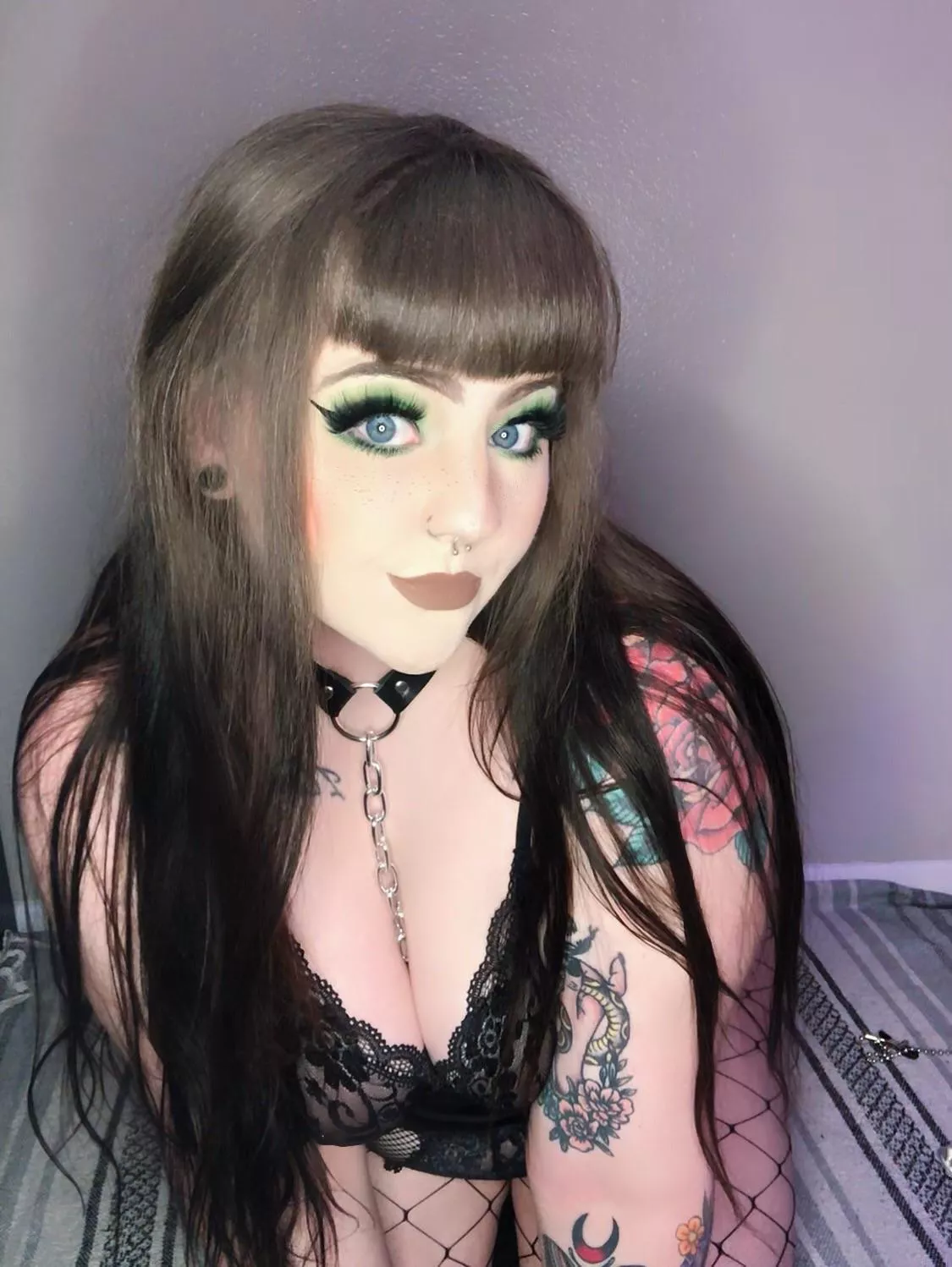 Just begging for my makeup to be ruined 🤤🖤