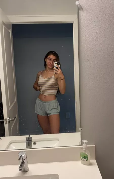 Just checking up my curve!😈💋