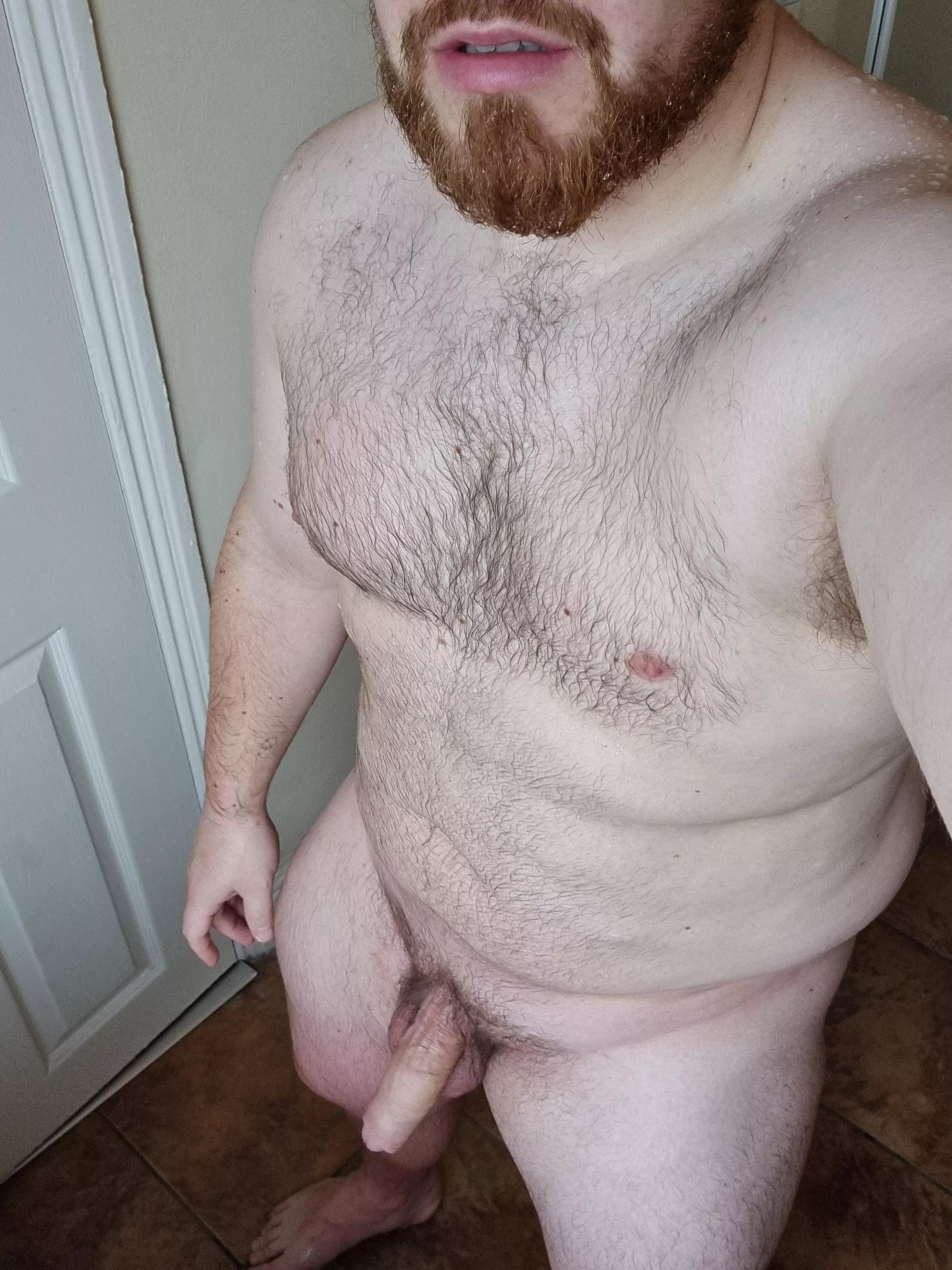 Just had a shower too clean who wants to get a sweat on ?😜