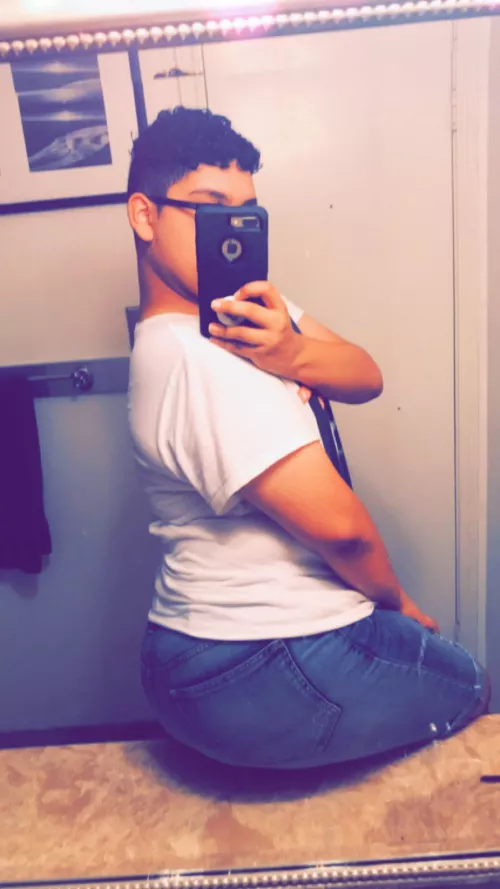 Just looking for gaymer friends that know of any good nsfw servers on discord.