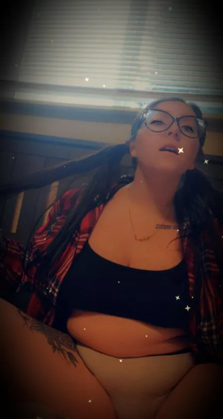 Just the sexy nerdy girl next door 💋💋