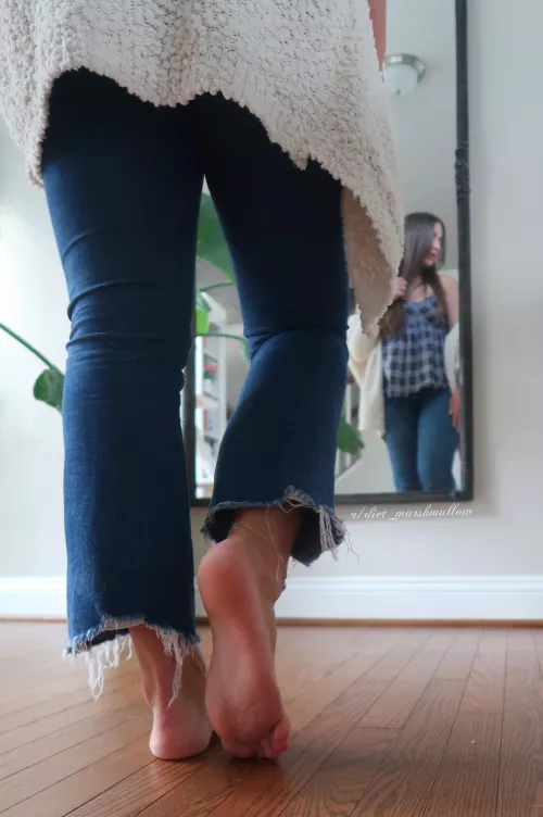 Just trying to decide which shoes to wear today. 👡💭 Help me?