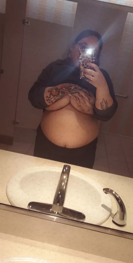 Just want someone to squeeze them for me 😈😈🥵