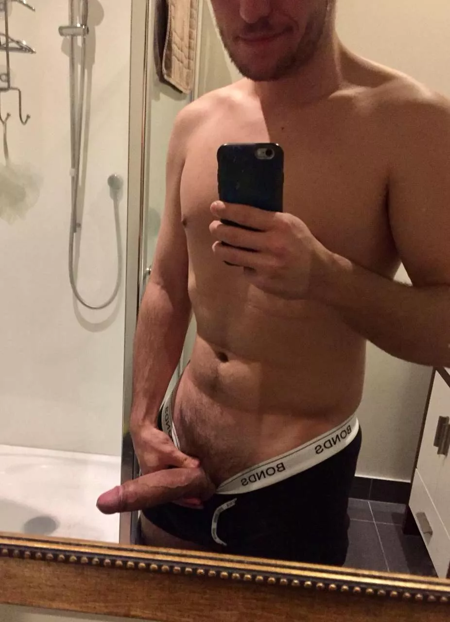 Just ya average 24 yo from New Zealand who loves showing off 🤷‍♂️😏 also hi, I'm new here 👋