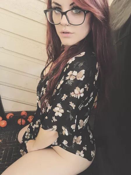 Just your friendly (ish) emo queen 😌