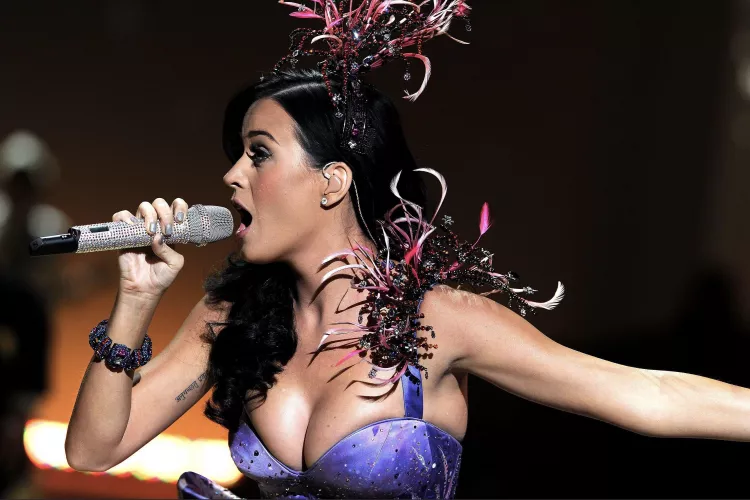 Katy Perry’s Extreme Cleavage