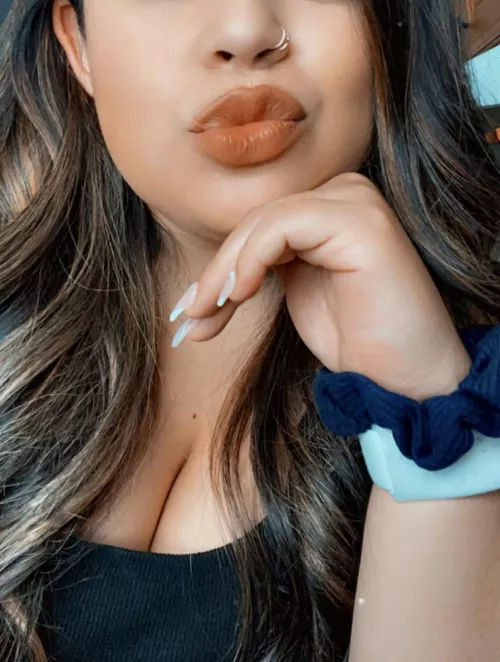 Kisses so soft and warm, I’ll melt ya on the spot 😘