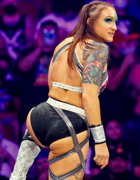 Kris Statlander and her thick, round booty