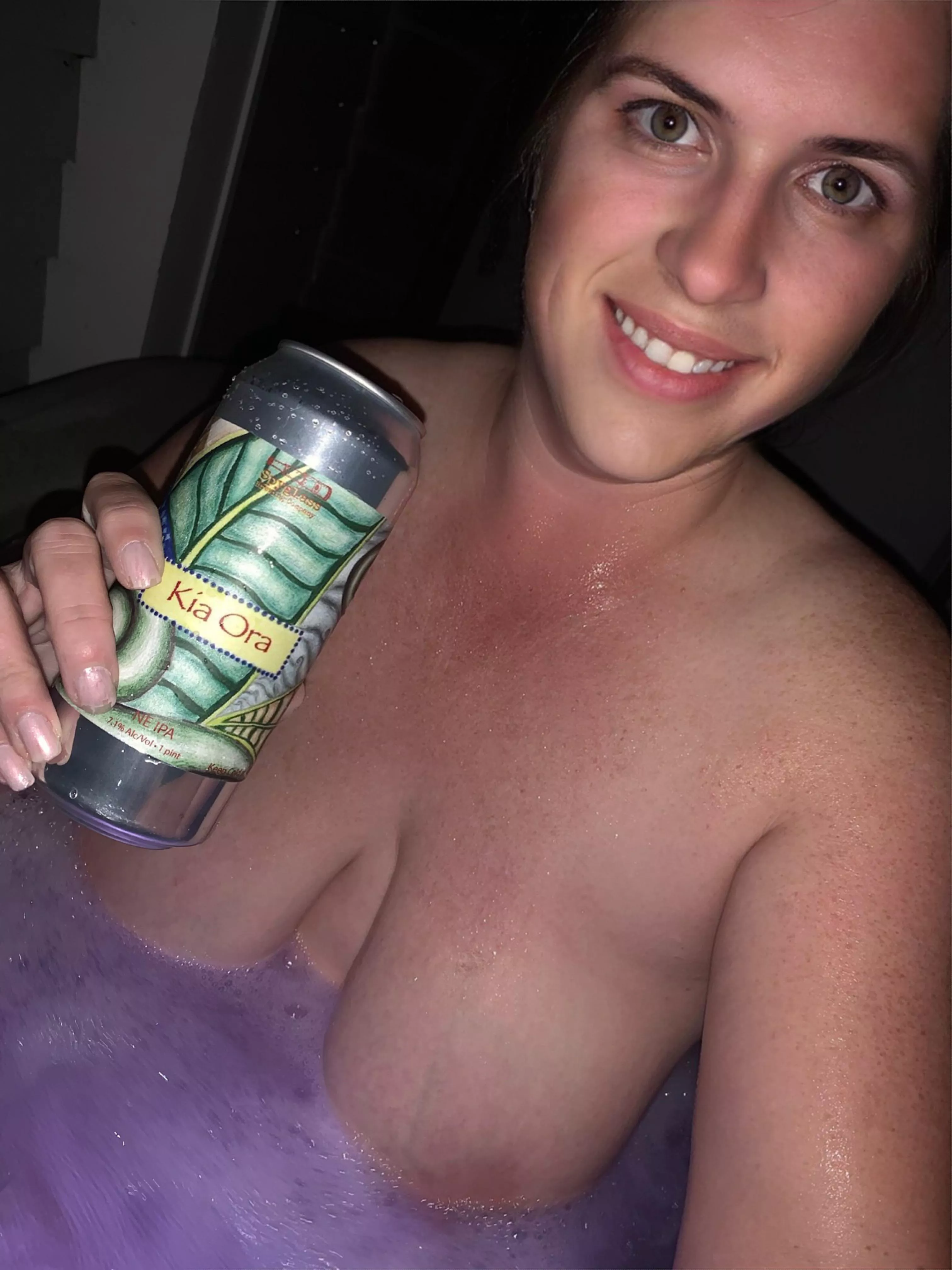 Last nights hot tub beer was a NEIPA by Spyglass out of NH.