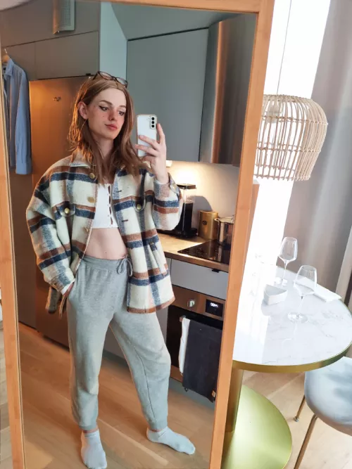 Lazy dress up. Gotta up my eyeliner game though🙄