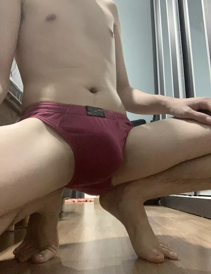 Legs wide open for ya 🙈