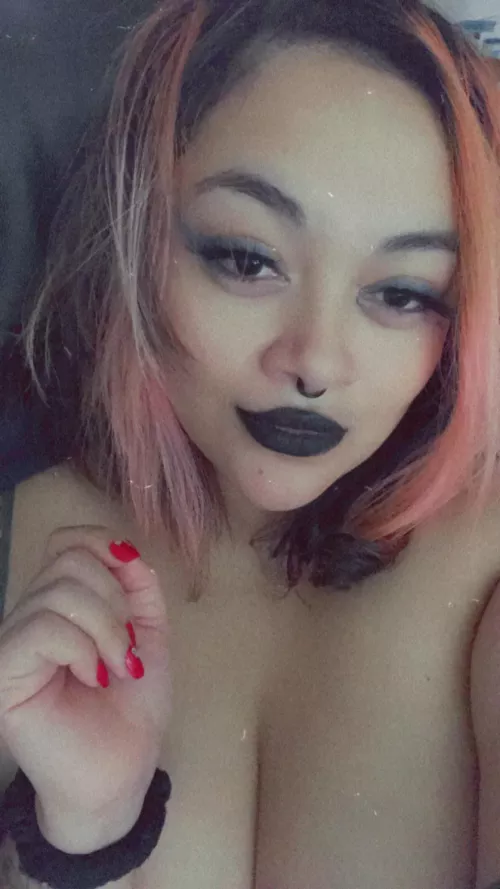 Let’s cuddle babe 🖤