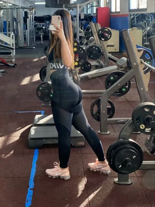 Let's see your big hard cocks on this gym hottie 🥵 kik: nopedope3