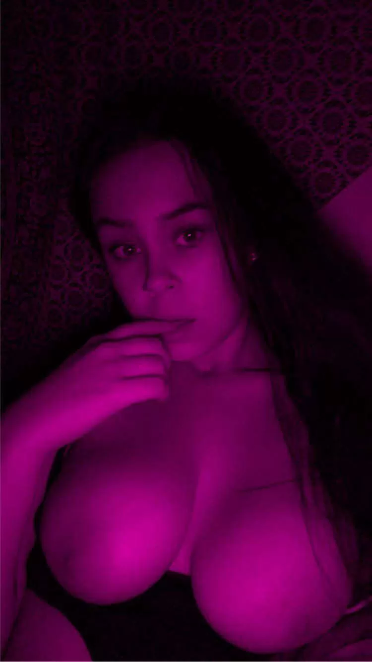 like slutty 19 year olds eith big tits well im ya girl 😋💦 lets have fun link below 🥰