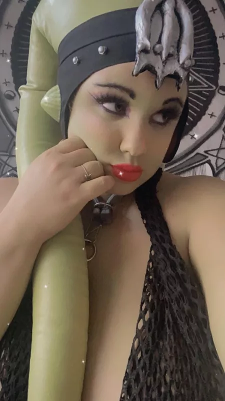 Lil Green Twi’lek by (Peony Felicity)