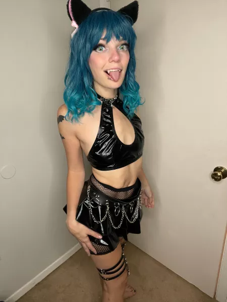 lil petite cat girl here for ya babes